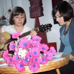 Anna vel Mrozowska (gitara) i Ola Cieślak - spotk  autorskie Romany Więczaszek w Opolu, 2009 